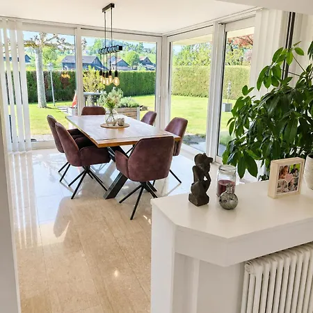 Stylish House With Garden, Sauna & Pool Apartment