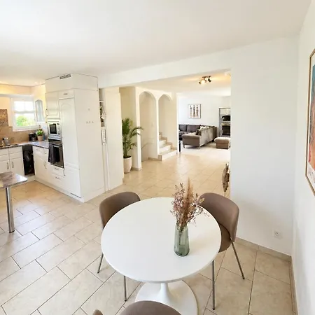 Apartment Stylish House With Garden, Sauna & Pool
