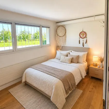 Stylish House With Garden, Sauna & Pool Apartment *